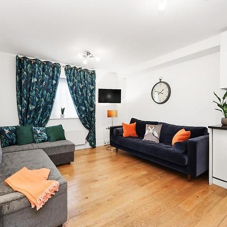 West End - Sleeps 5 - Amazing Location Apartment London Bagian luar foto